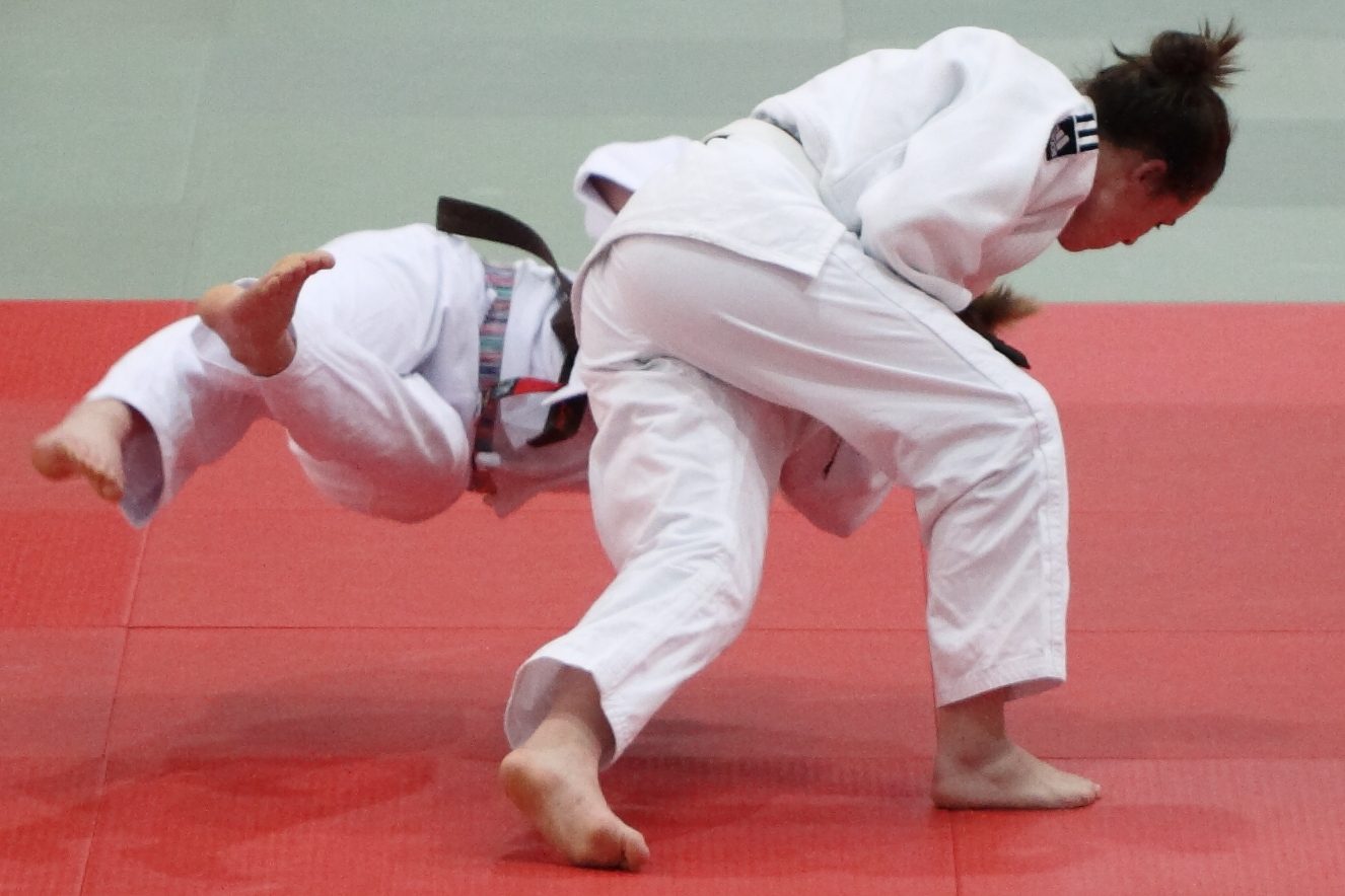 Judo throw in competition